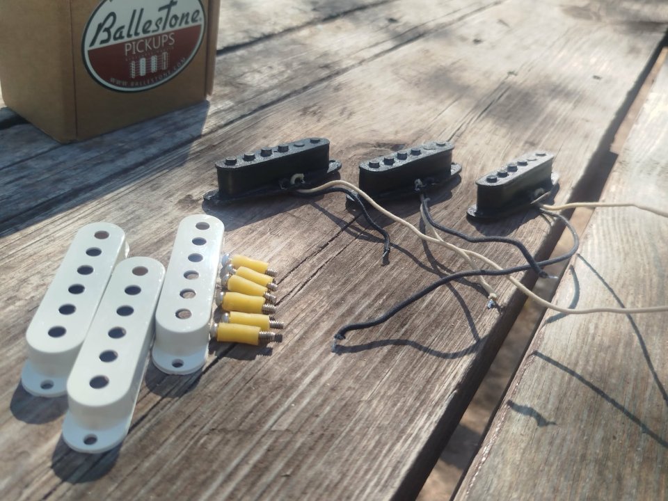Pastillas Ballestone Stratocaster de segunda mano · Foto 2 de 10 · Albacete · 350 €
