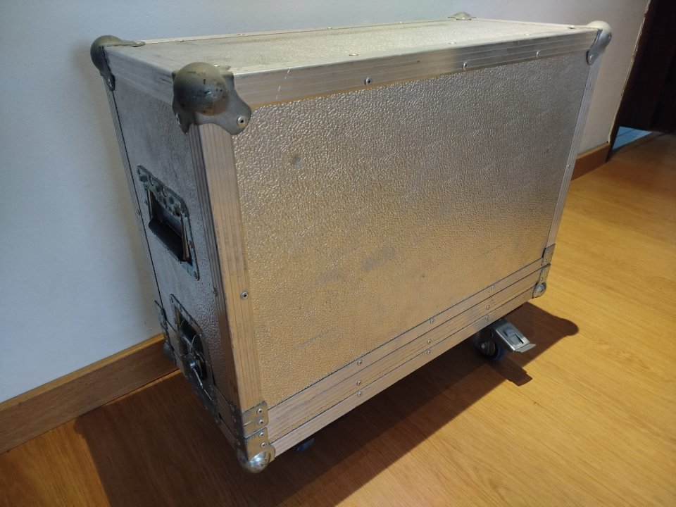 Fender Deluxe Reverb '65 de segunda mano · Foto 4 de 4 · Madrid · 2000 €