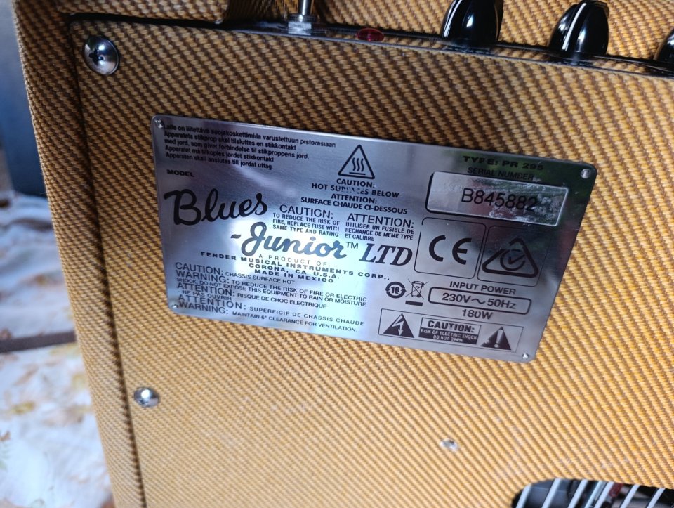 Fender Blues Junior Lacquered Tweed LTD de segunda mano · Foto 8 de 10 · Badajoz · 575 €