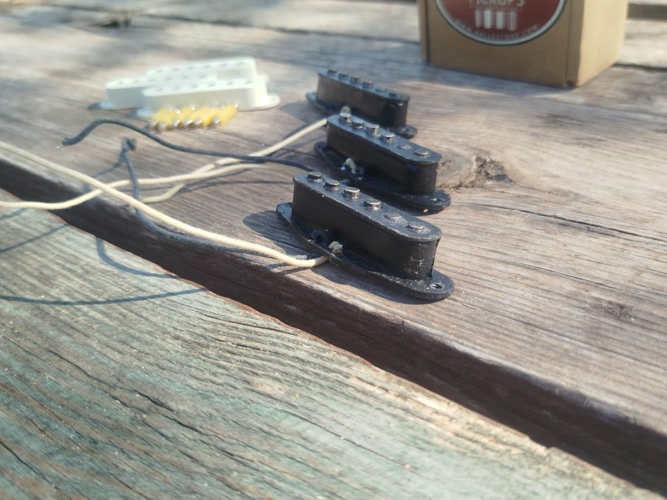Pastillas Ballestone Stratocaster de segunda mano · Foto 4 de 10 · Albacete · 350 €