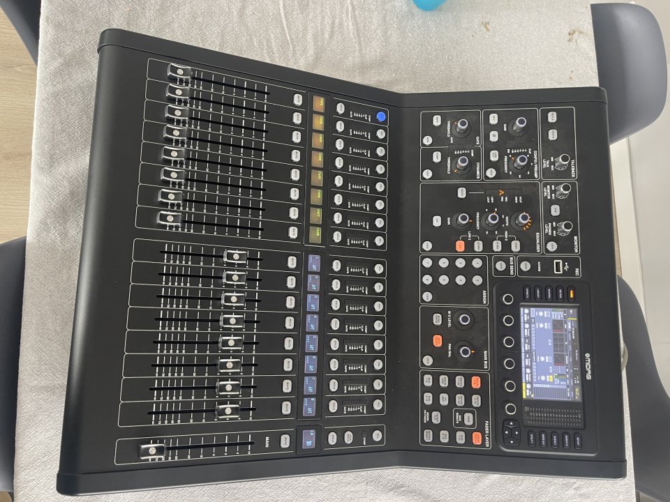 Midas M32R (compact) de segunda mano · Foto 1 de 10 · Madrid · 1000 €