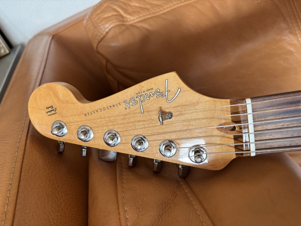 CAMBIO- Fender American Standard Stratocaster