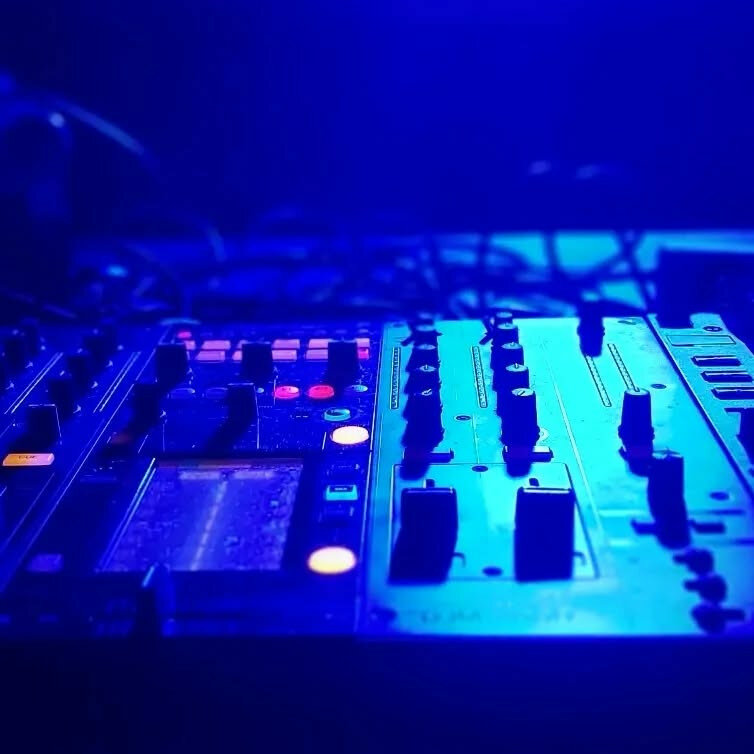 Vendo Pioneer DJM2000 Mesa Mezclas DJ. + flightkey de segunda mano · Foto 2 de 4 · Madrid · 1150 €