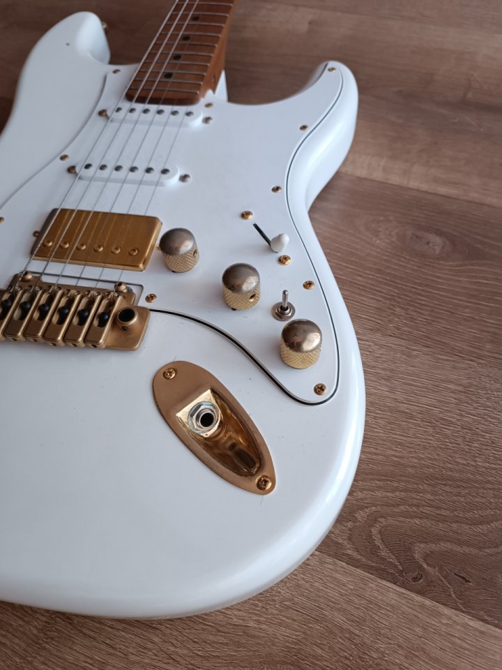 Vanz Stratocaster 10th aniversario OFERTA HASTA EL 11/7 de segunda mano · Foto 4 de 8 · Girona · 895 €