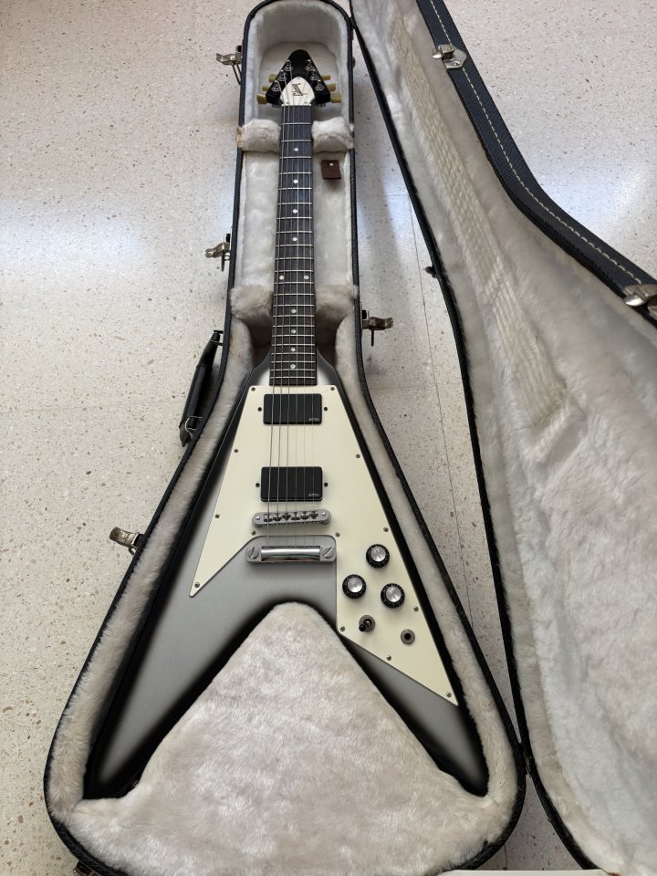 Gibson Flying v modelo DSVREBCH1 del 2010 de segunda mano · Foto 1 de 6 · Las Palmas · 1800 €