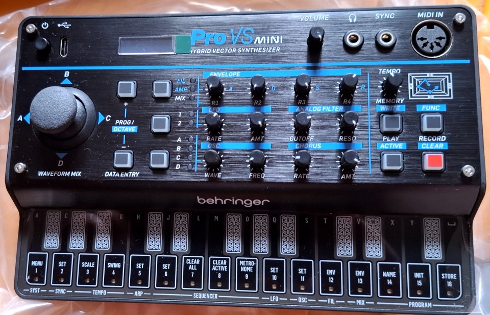 Behringer Pro Vs mini + Behringer Swing de segunda mano · Foto 1 de 4 · Asturias · 100 €