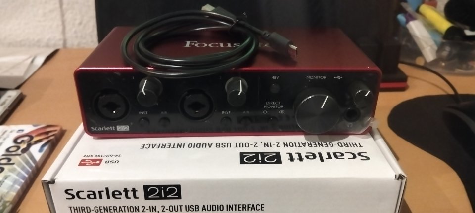focusrite scarlett 2i2 practicamente sin uso