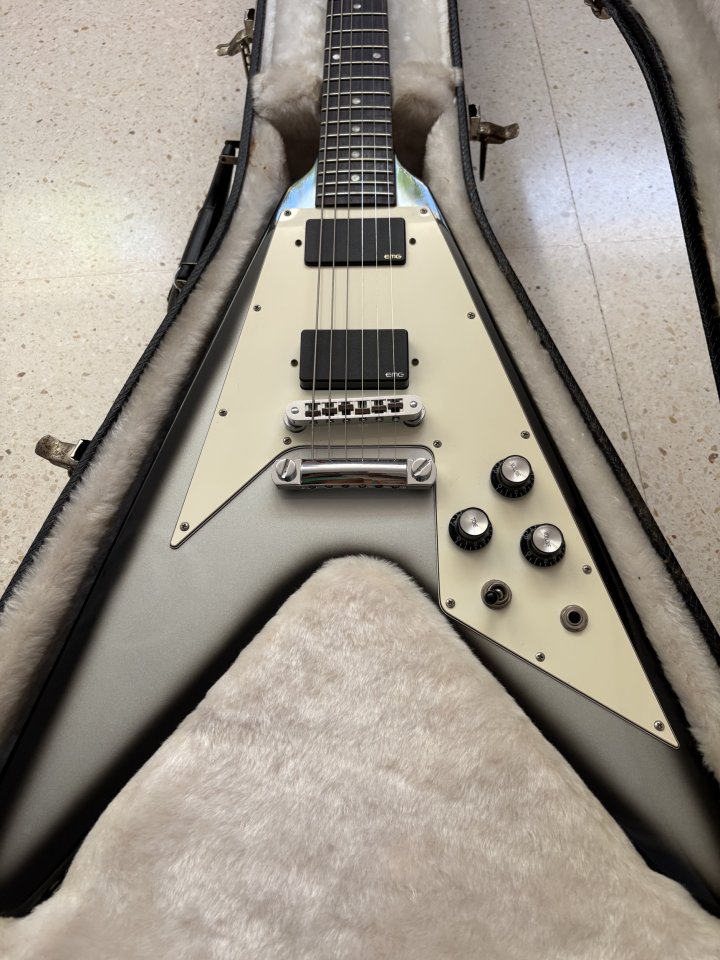 Gibson Flying v modelo DSVREBCH1 del 2010 de segunda mano · Foto 2 de 6 · Las Palmas · 1800 €