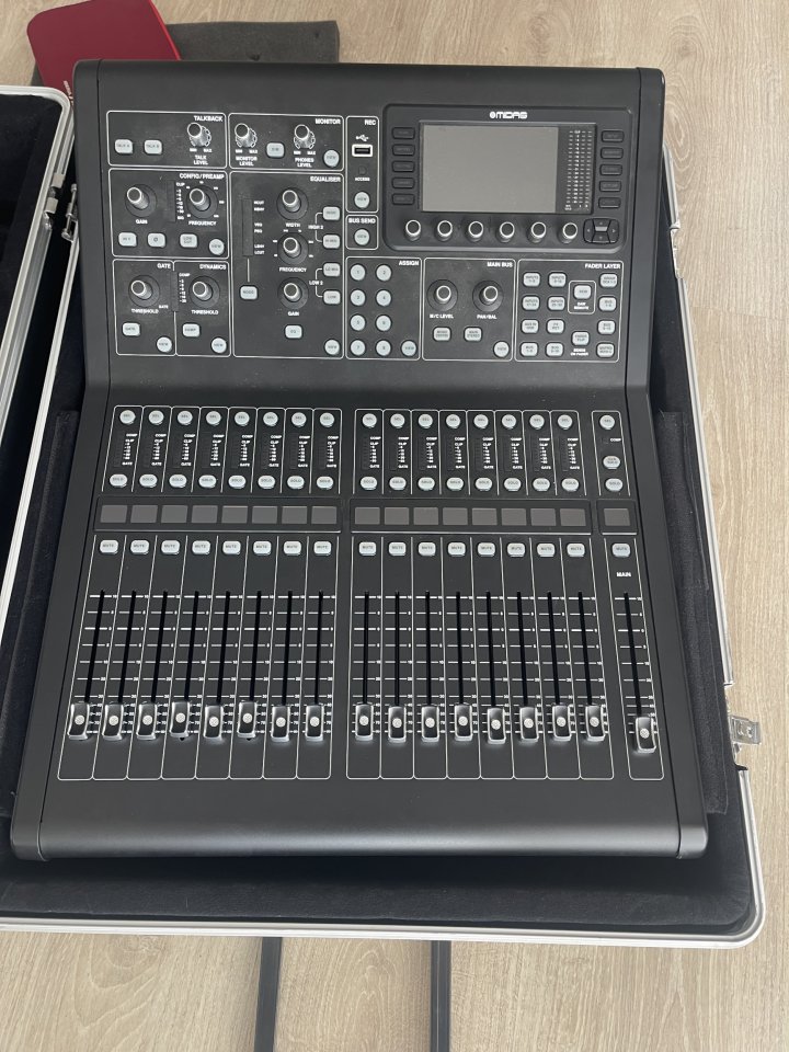 Midas M32R (compact) de segunda mano · Foto 6 de 10 · Madrid · 1000 €