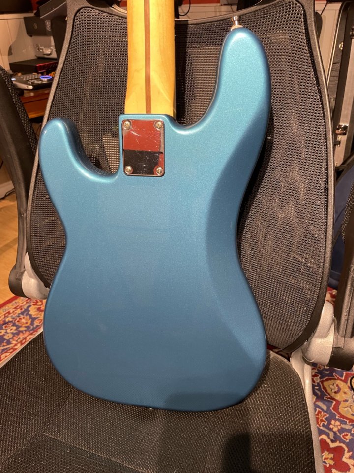 Fender Precision Bass Standard MIM + Hardcase de segunda mano · Foto 6 de 7 · Madrid · 850 €