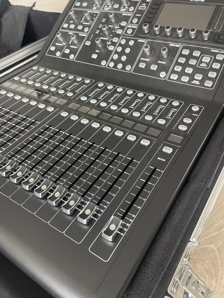 Midas M32R (compact) de segunda mano · Foto 7 de 10 · Madrid · 1000 €