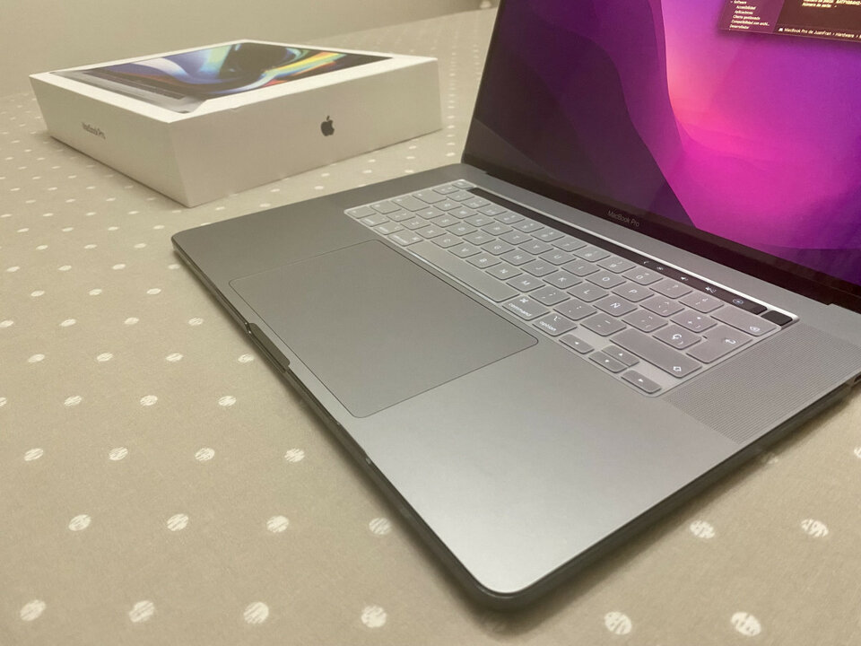 Apple MacBook Pro i7 16” 6 core 16 GB