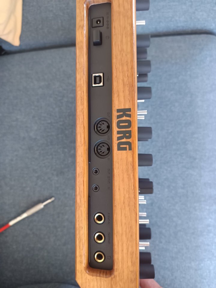 Korg Monologue Azul de segunda mano · Foto 4 de 7 · Madrid · 200 €
