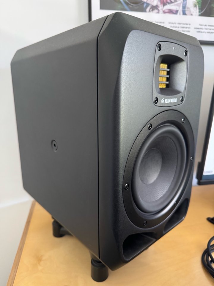 Adam Audio S2V de segunda mano · Foto 1 de 2 · Alicante · 825 €