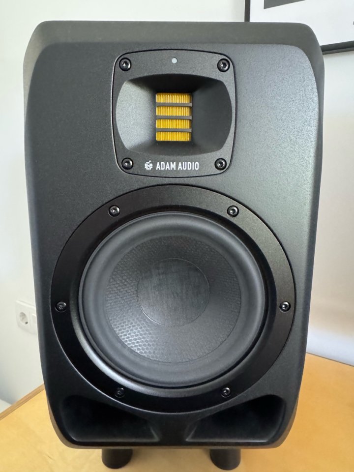 Adam Audio S2V de segunda mano · Foto 2 de 2 · Alicante · 825 €