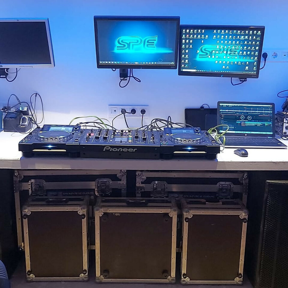 Vendo Pioneer DJM2000 Mesa Mezclas DJ. + flightkey de segunda mano · Foto 3 de 4 · Madrid · 1150 €