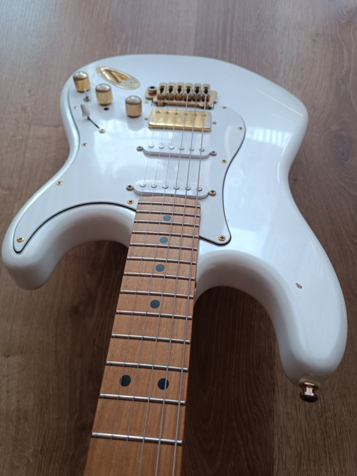 Vanz Stratocaster 10th aniversario OFERTA HASTA EL 11/7 de segunda mano · Foto 5 de 8 · Girona · 895 €