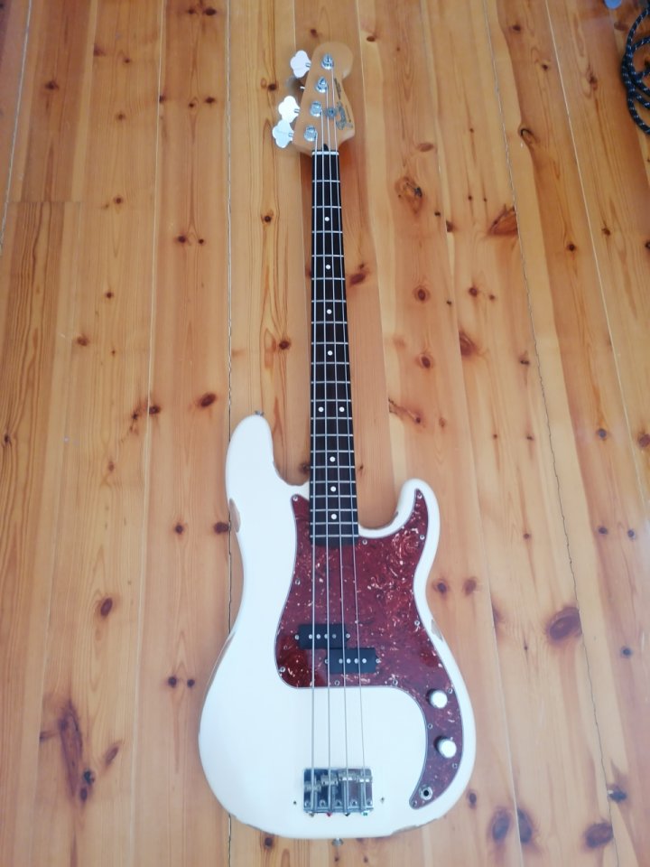 Bajo Precisión MIM Heavy Relic de segunda mano · Foto 1 de 6 · Cantabria · 600 €
