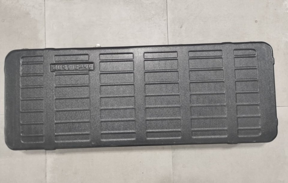 Estuche para guitarra/teclado de segunda mano · Foto 3 de 4 · Málaga · 50 €