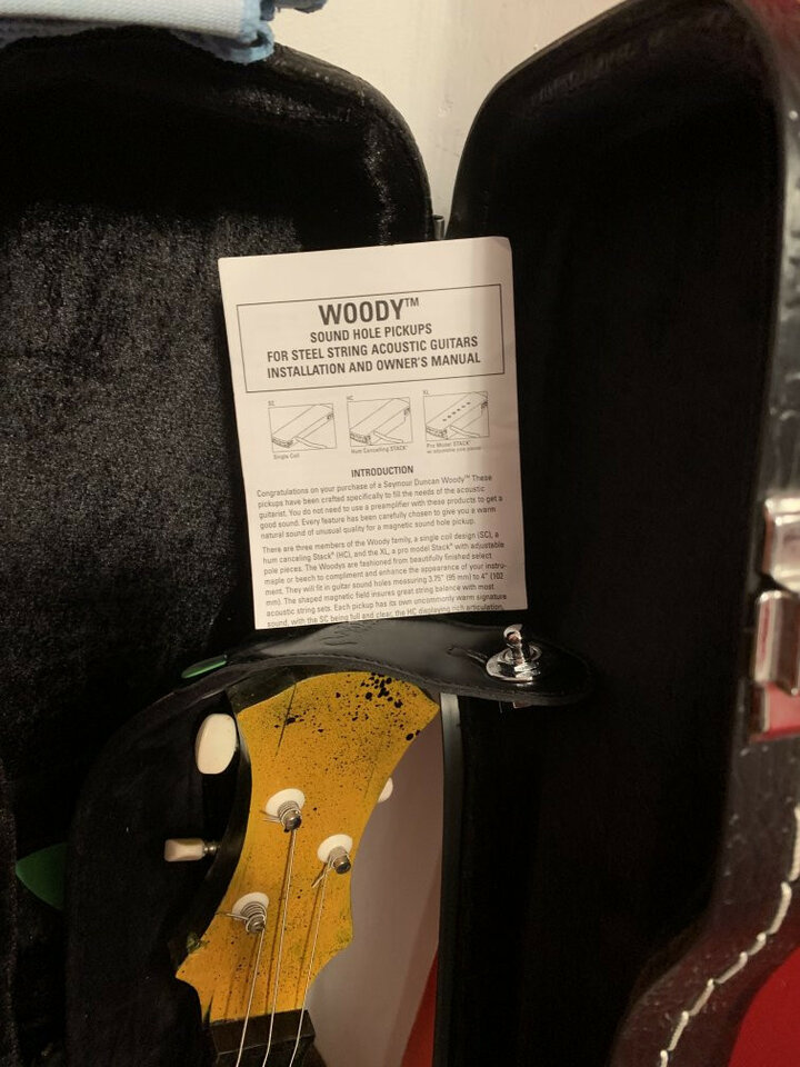 Cigar Box Guitar "Kill Bill" (forma 335) + extras: correa de terciopelo + case...