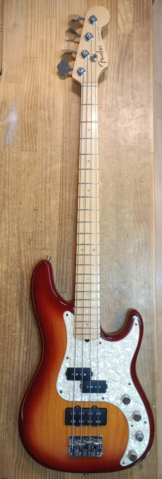 Fender American Deluxe Jazz Bass