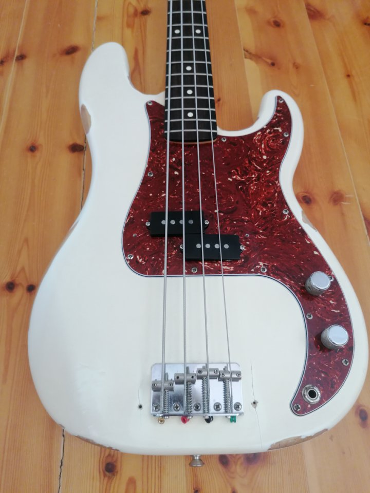 Bajo Precisión MIM Heavy Relic de segunda mano · Foto 2 de 6 · Cantabria · 600 €