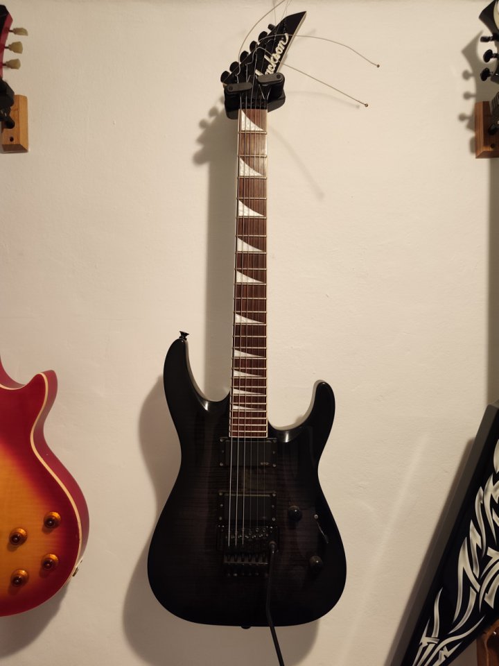 Jackson slat 3-6 soloist MIJ negro trans made in Japan de segunda mano · Foto 1 de 4 · Barcelona · 1500 €