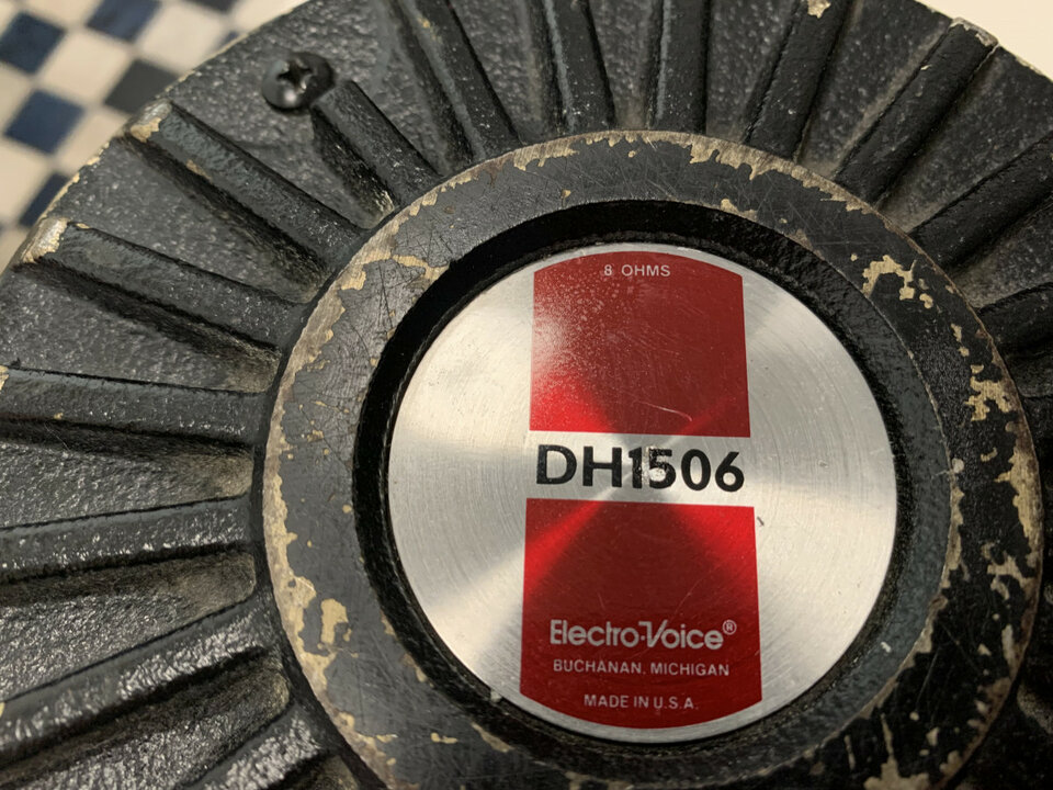Motores compresión Electro Voice DH1506 de segunda mano · Foto 8 de 10 · Valencia · 135 €
