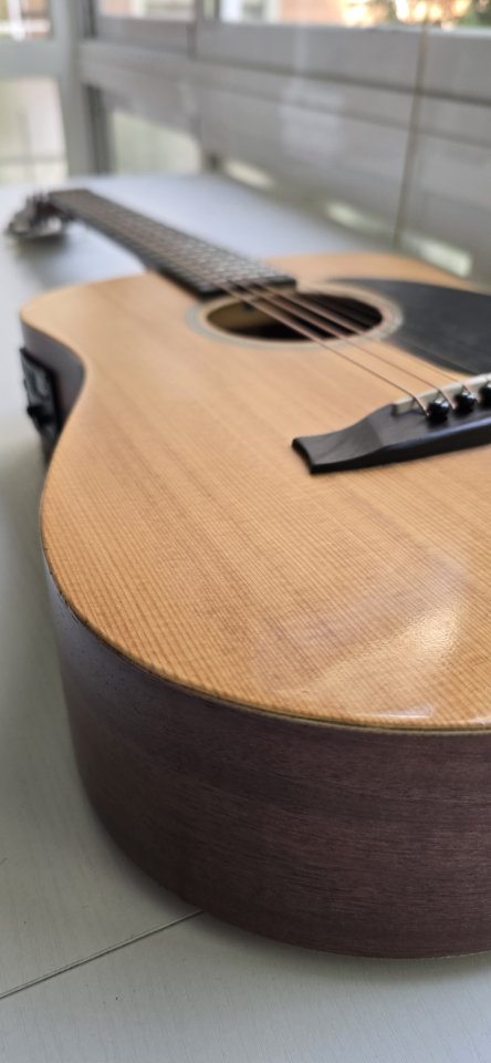 Guitarra viaje electroacústica de segunda mano · Foto 2 de 10 · Madrid · 100 €