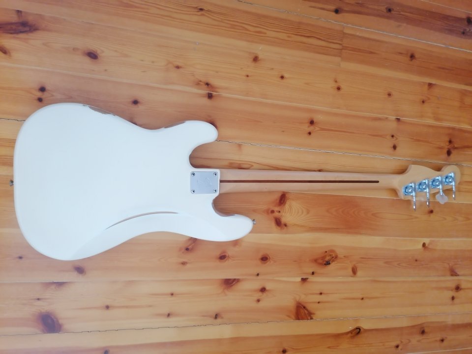 Bajo Precisión MIM Heavy Relic de segunda mano · Foto 5 de 6 · Cantabria · 600 €