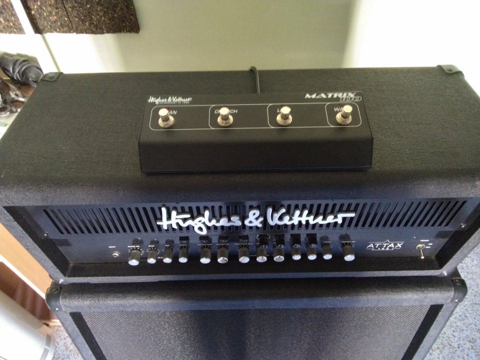 Amplificador de Guitarra HUGHES & KETTNER ATTAX 100