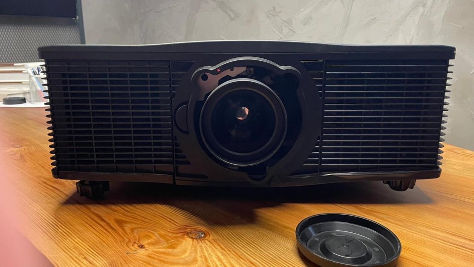 Proyector 12.000 lumens RICOH