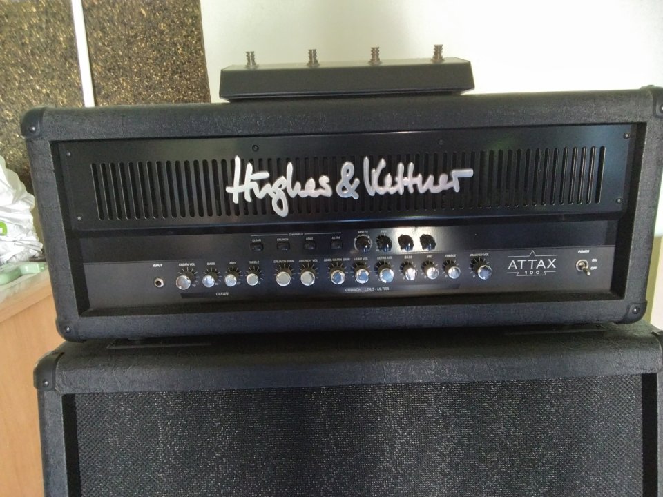 Amplificador de Guitarra HUGHES & KETTNER ATTAX 100