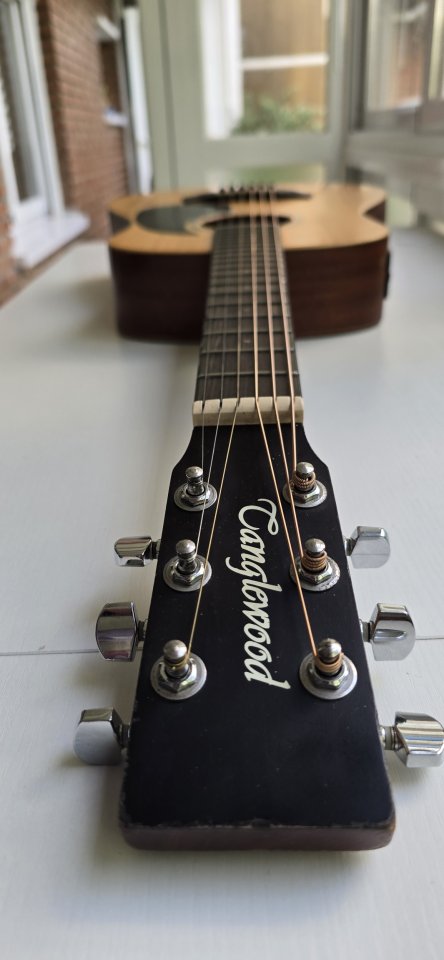 Guitarra viaje electroacústica de segunda mano · Foto 4 de 10 · Madrid · 100 €