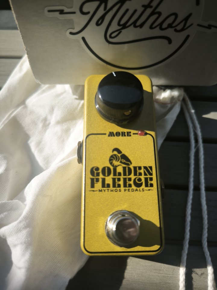 Mythos Golden Flezze Fuzz ¡ENVÍO INCLUIDO! de segunda mano · Foto 2 de 2 · Murcia · 95 €