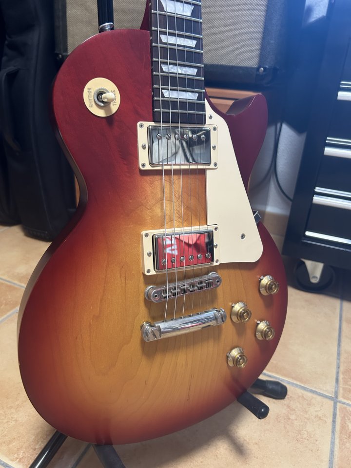 Gibson Les Paul Tribute 2023 de segunda mano · Foto 2 de 8 · Cádiz · 900 €