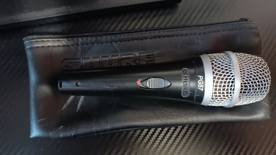 2 micrófonos Shure PG57 de segunda mano · Foto 1 de 3 · Valencia · 50 €