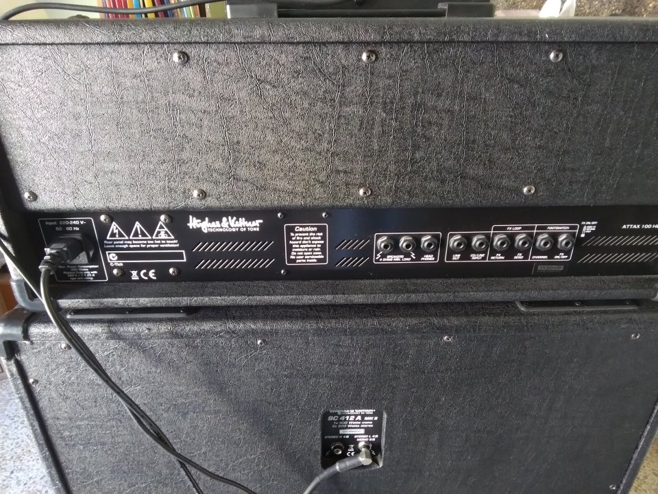 Amplificador de Guitarra HUGHES & KETTNER ATTAX 100