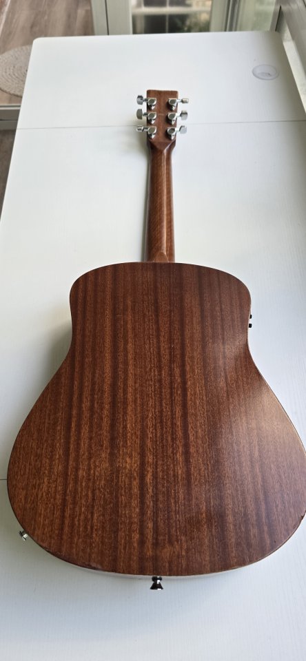 Guitarra viaje electroacústica de segunda mano · Foto 5 de 10 · Madrid · 100 €