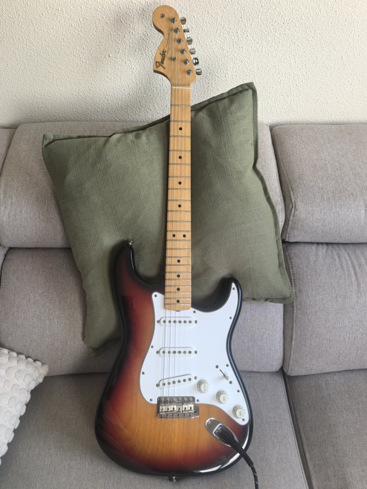 Fender Voodoo Stratocaster Jimi Hendrix USA 1998 de segunda mano · Foto 1 de 9 · Madrid · 2250 €