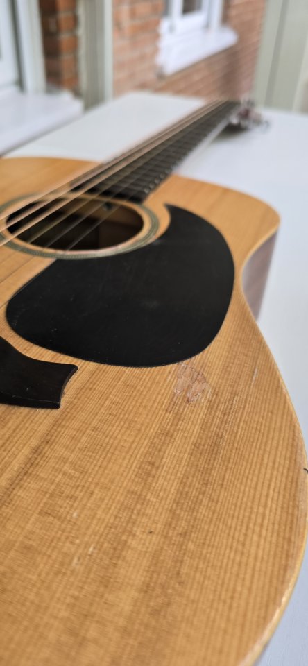 Guitarra viaje electroacústica de segunda mano · Foto 6 de 10 · Madrid · 100 €