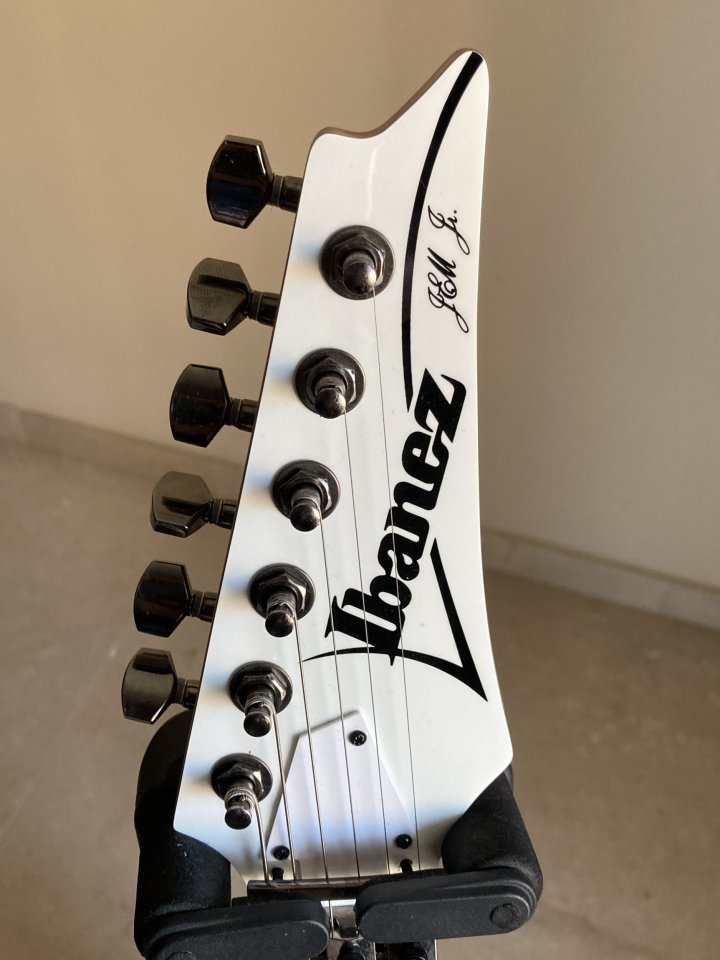Ibanez Jem jr con funda de segunda mano · Foto 2 de 10 · Valencia · 330 €