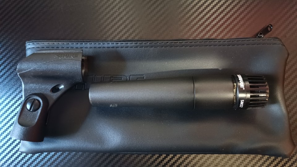 Micrófono Shure SM57 con Pinza A25D + funda +cable de segunda mano · Foto 1 de 3 · Valencia · 50 €