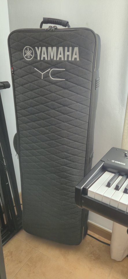 Yamaha YC 73 + funda original. de segunda mano · Foto 6 de 7 · Valencia · 1700 €