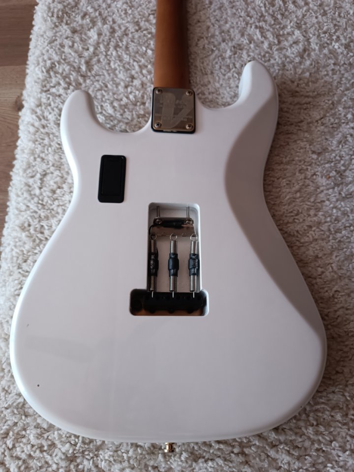Vanz Stratocaster 10th aniversario OFERTA HASTA EL 11/7 de segunda mano · Foto 6 de 8 · Girona · 895 €