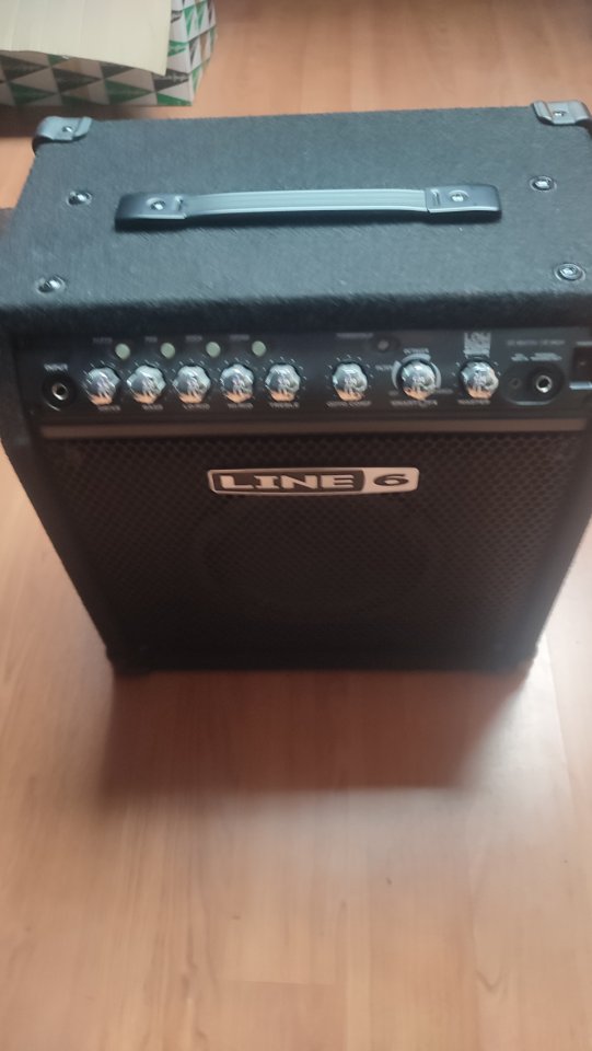 Ampli de Bajo Line6 de segunda mano · Foto 3 de 5 · Madrid · 180 €