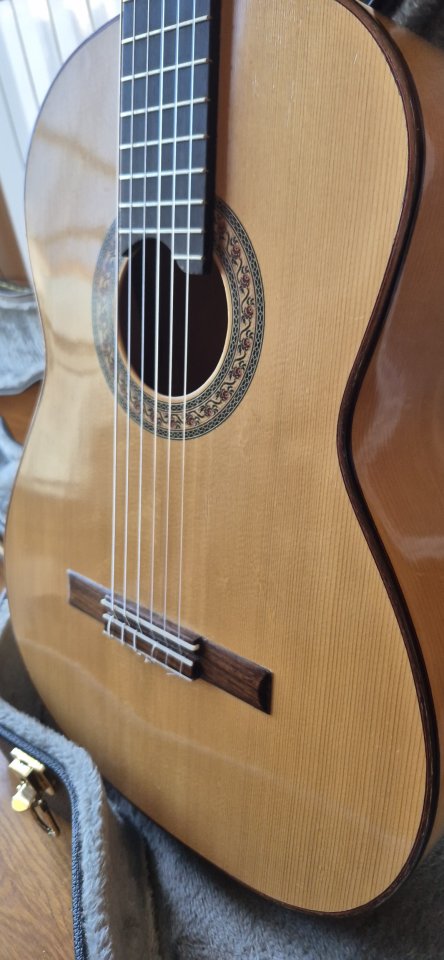 Guitarra clásica de segunda mano · Foto 3 de 5 · Barcelona · 1200 €
