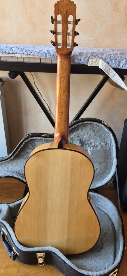 Guitarra clásica de segunda mano · Foto 4 de 5 · Barcelona · 1200 €
