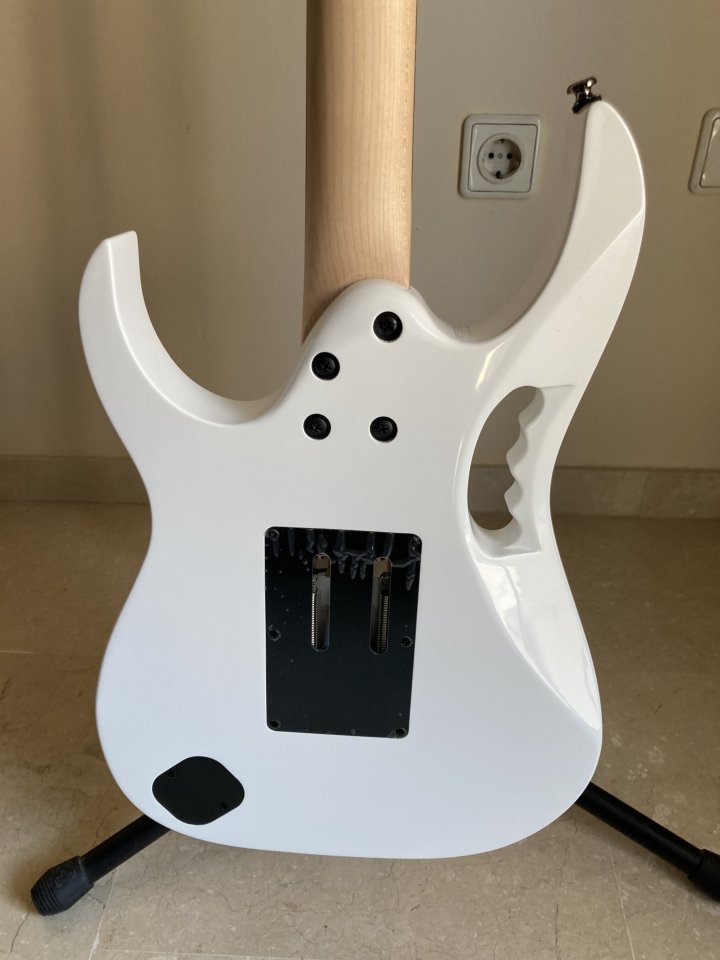 Ibanez Jem jr con funda de segunda mano · Foto 4 de 10 · Valencia · 330 €