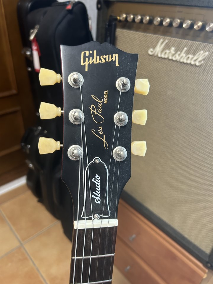 Gibson Les Paul Tribute 2023 de segunda mano · Foto 7 de 8 · Cádiz · 900 €